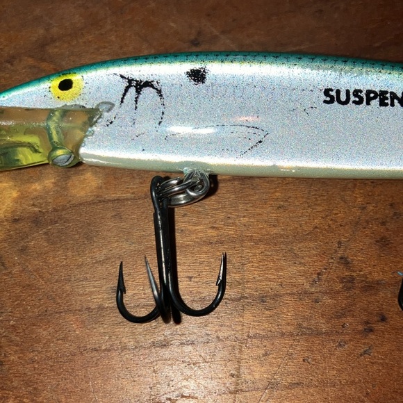 Set of two Angelo Vista suspending  Fishing lure /  Hooks - Picture 6 of 9